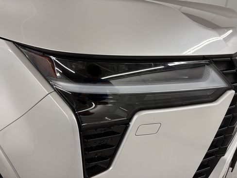 Used 2024 Lexus GX 550 w/ Accessory Package (2T) AWD/4WD image 12