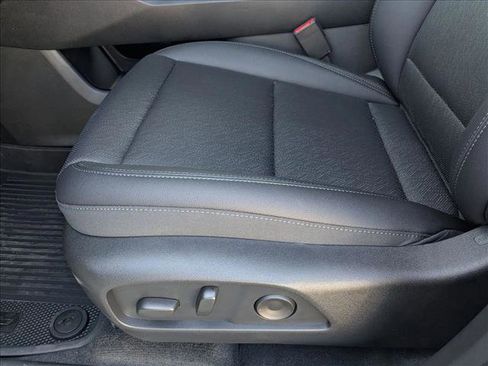 New 2026 Chevrolet Equinox LT w/ Convenience Package II image 4