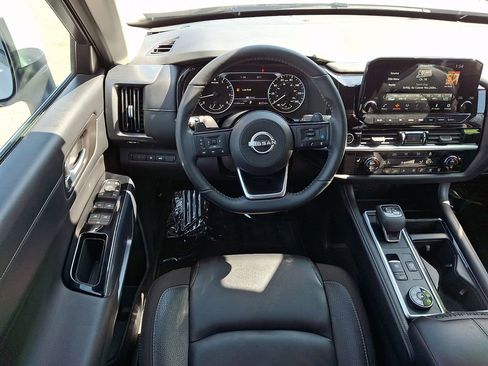 Used 2023 Nissan Pathfinder SL w/ Lighting Package (N92) image 12