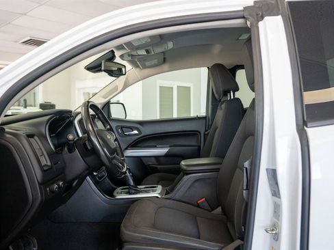 Used 2022 Chevrolet Colorado LT w/ Safety Package AWD/4WD image 11