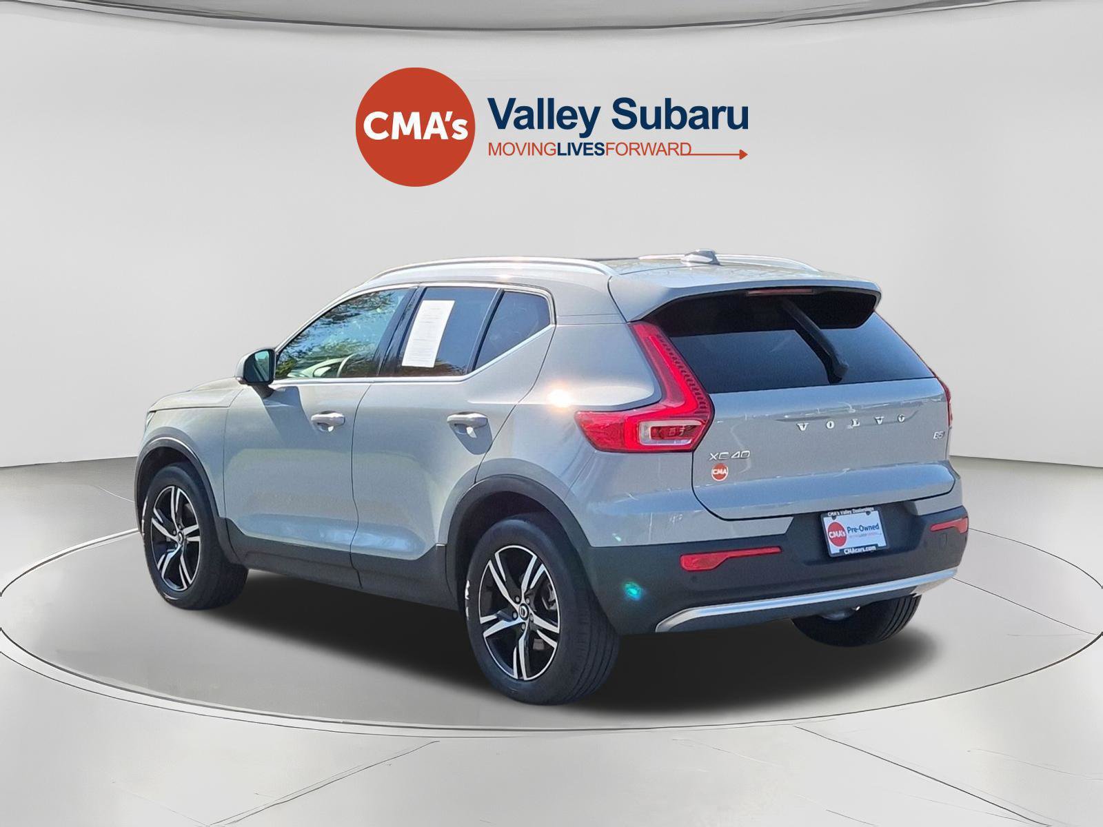 Used 2024 Volvo XC40 B5 Core AWD/4WD image 3