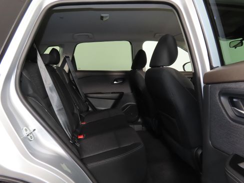 Used 2022 Nissan Rogue SV image 33