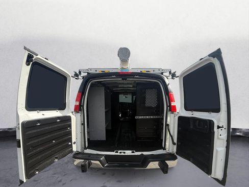 Used 2018 Chevrolet Express 2500 w/ Driver Convenience Package RWD image 23