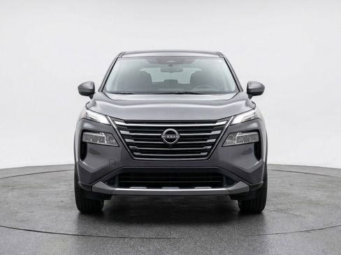 Used 2025 Nissan Rogue SV AWD/4WD image 2