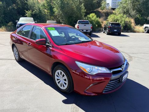 Used 2016 Toyota Camry LE FWD image 4