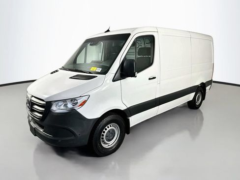 Used 2022 Mercedes-Benz Sprinter 1500 image 3