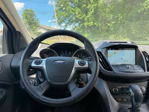 Used 2016 Ford Escape SE w/ Equipment Group 201A AWD/4WD image 9