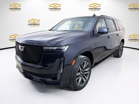 Used 2023 Cadillac Escalade ESV Sport w/ Touring Package image 3