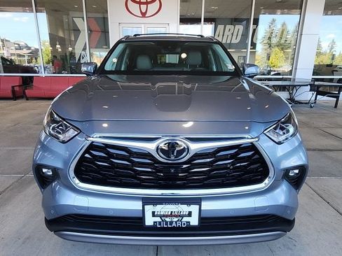 Certified 2024 Toyota Highlander Platinum AWD/4WD image 5