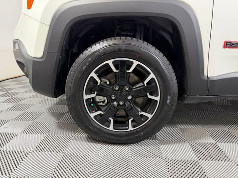 Used 2023 Jeep Renegade Trailhawk w/ Trailhawk Elite Group image 10