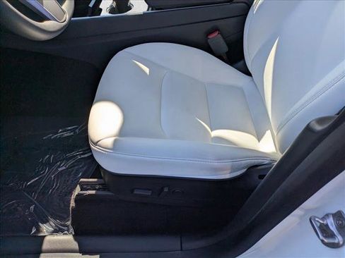 Used 2020 Tesla Model Y Long Range image 12