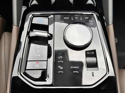 Used 2027 BMW i5 eDrive40 w/ M Sport Package RWD image 13