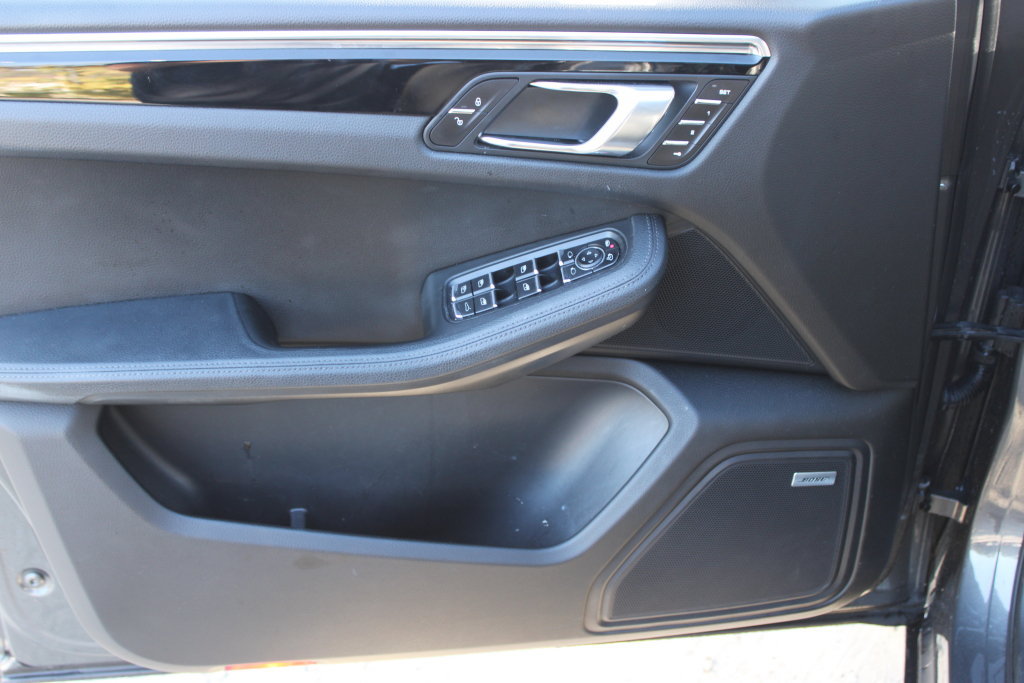 Used 2015 Porsche Macan S AWD/4WD image 33