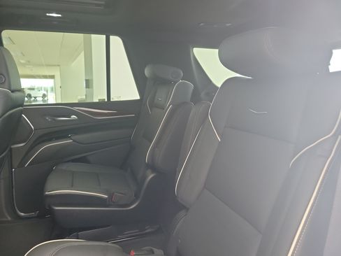 Used 2023 Cadillac Escalade Premium Luxury RWD image 15
