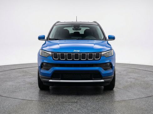 Used 2025 Jeep Compass Limited AWD/4WD image 2