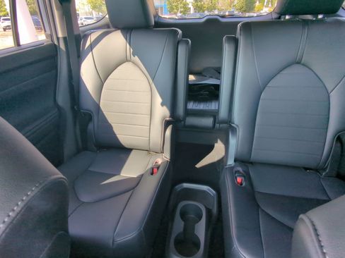 Used 2020 Toyota Highlander XLE AWD/4WD image 22