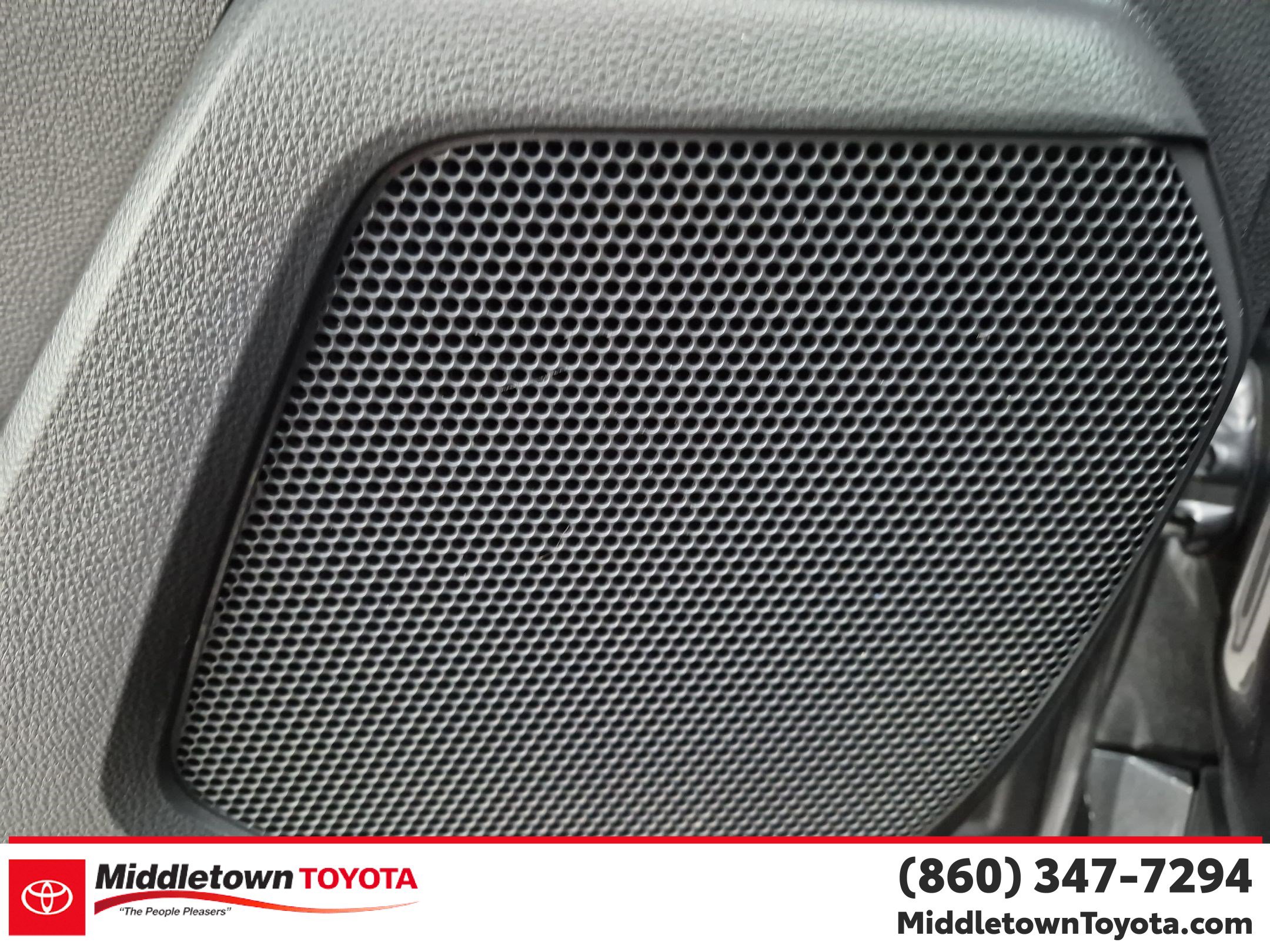 Used 2023 Toyota Highlander LE AWD/4WD image 13