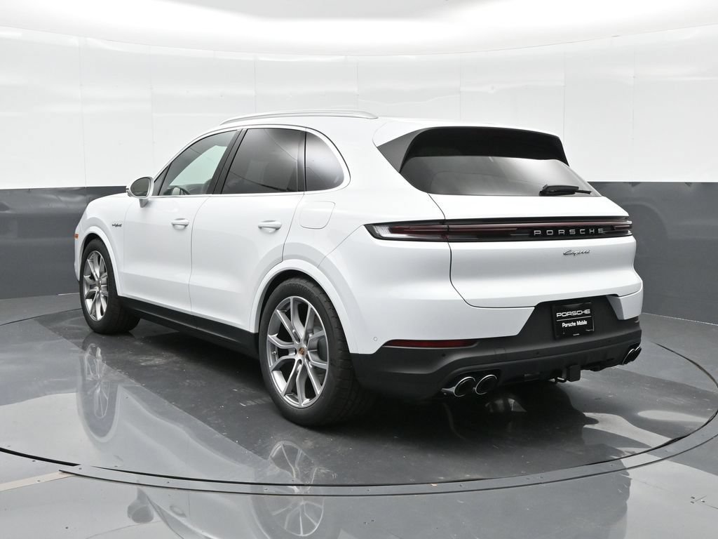 Certified 2025 Porsche Cayenne E-Hybrid AWD/4WD image 3