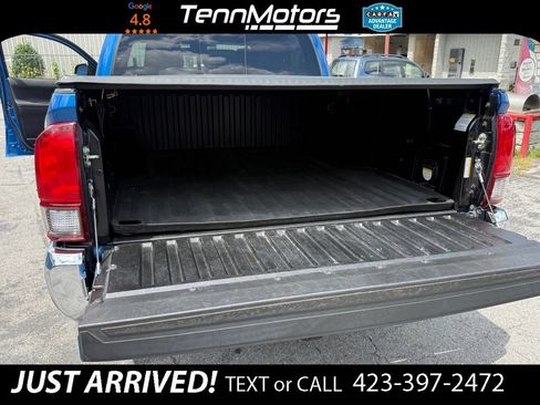 Used 2018 Toyota Tacoma TRD Off-Road AWD/4WD image 14