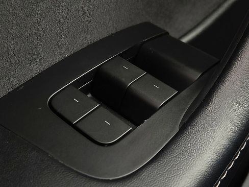 Used 2022 Tesla Model Y Performance image 16