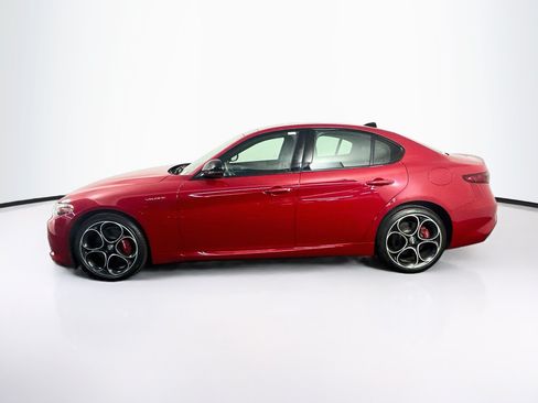 Used 2022 Alfa Romeo Giulia Veloce AWD/4WD image 4