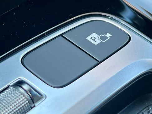 Certified 2025 Mercedes-Benz GLB 250 4MATIC image 20