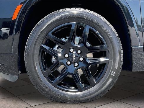 Used 2022 Chevrolet Traverse Premier w/ LPO, Floor Liner Package FWD image 9