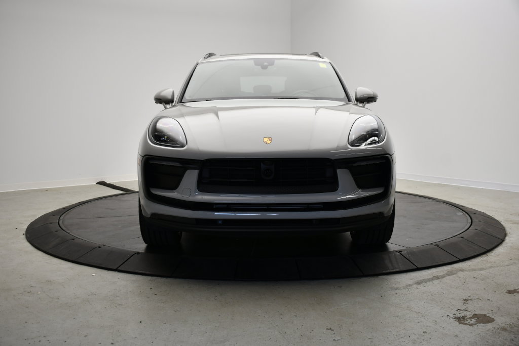 Certified 2024 Porsche Macan AWD/4WD image 10