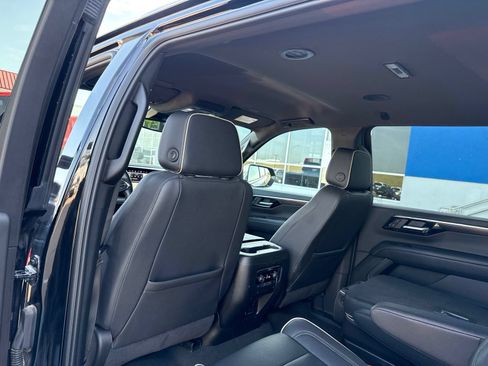 Used 2025 Chevrolet Suburban Premier AWD/4WD image 11