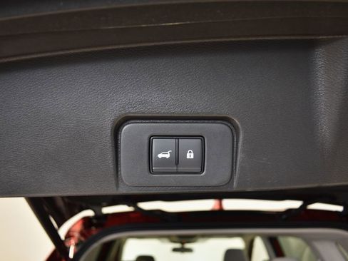 Used 2025 Nissan Rogue SV image 30