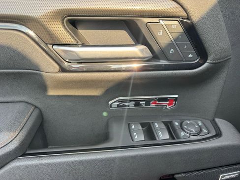 Certified 2025 GMC Sierra 1500 AT4 w/ AT4 Premium Package image 9