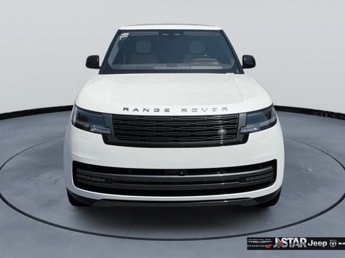 Used 2025 Land Rover Range Rover SE AWD/4WD image 2