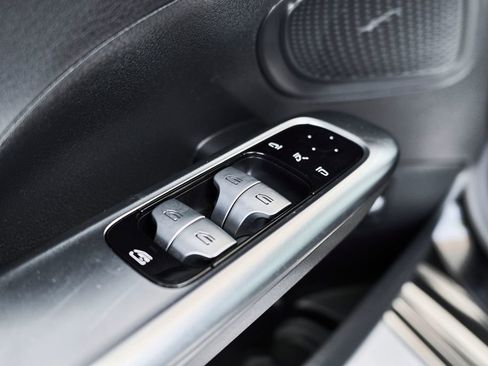 Used 2025 Mercedes-Benz C 300 4MATIC Sedan image 18