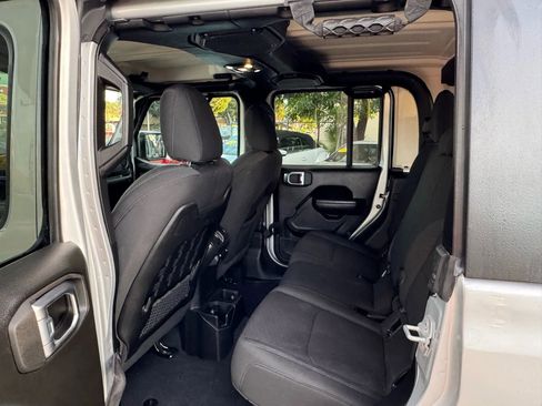 Used 2022 Jeep Gladiator Sport image 28