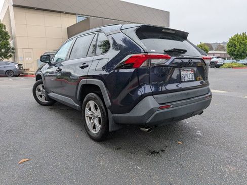 Used 2021 Toyota RAV4 XLE w/ Convenience Package FWD image 6
