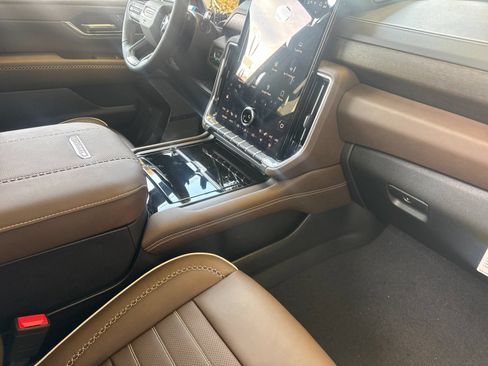 New 2026 GMC Yukon Denali Ultimate w/ LPO, Floor Liner Package AWD/4WD image 18