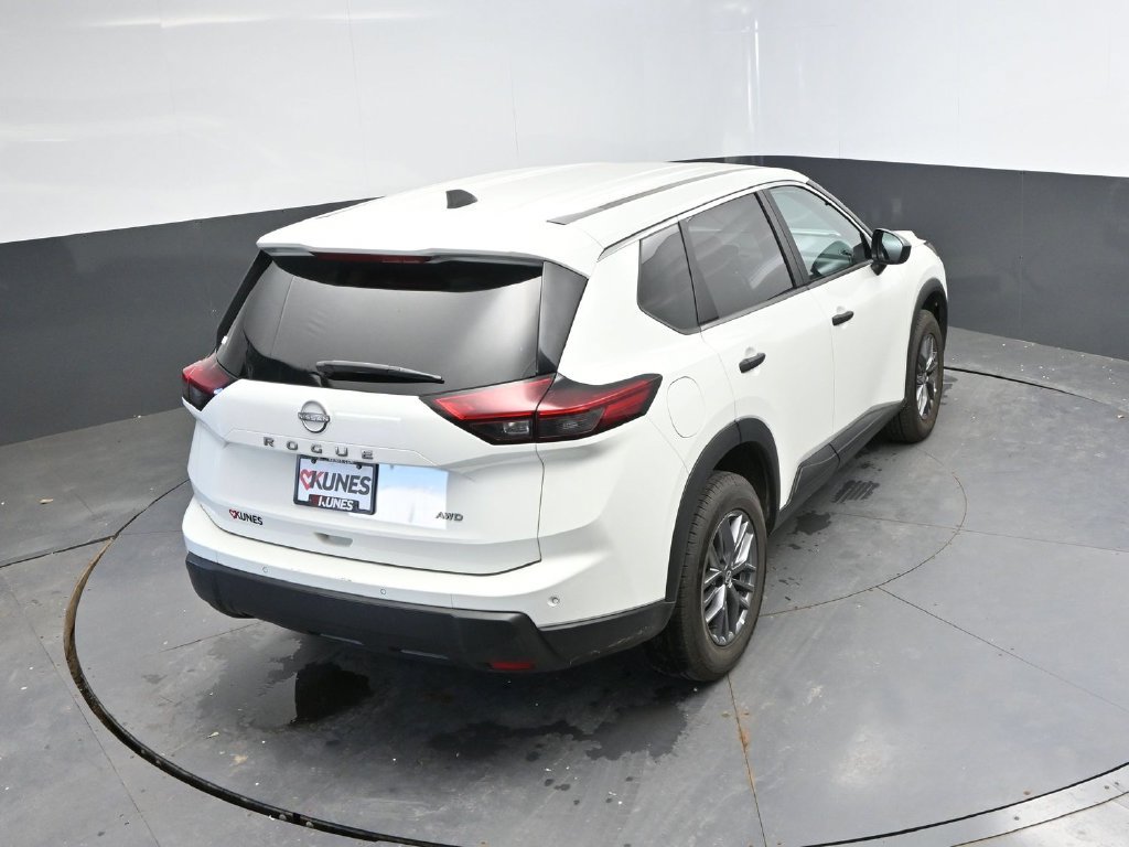 Used 2024 Nissan Rogue S AWD/4WD image 29