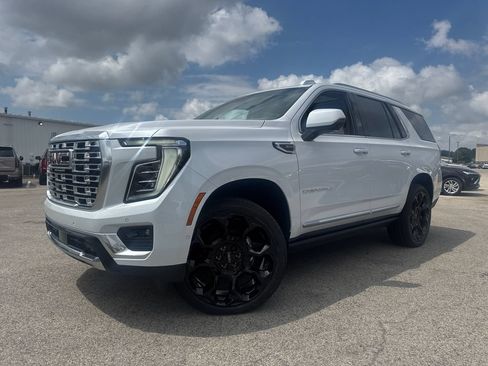 New 2026 GMC Yukon Denali w/ Denali Reserve Package AWD/4WD image 1