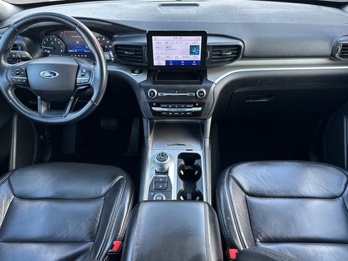 Used 2020 Ford Explorer XLT image 13