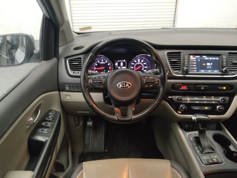 Used 2018 Kia Sedona LX w/ LX Essentials Premium Package FWD image 22