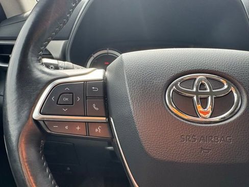 Used 2021 Toyota Highlander LE AWD/4WD image 18