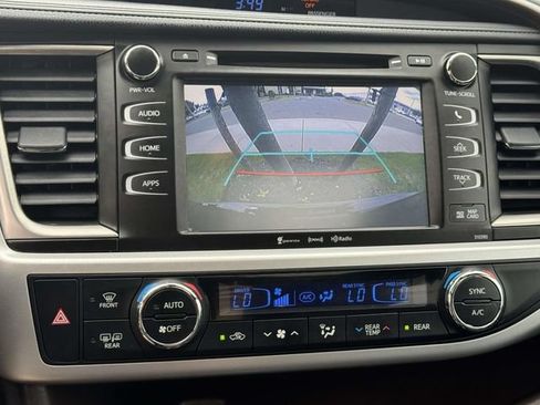 Used 2019 Toyota Highlander XLE AWD/4WD image 28