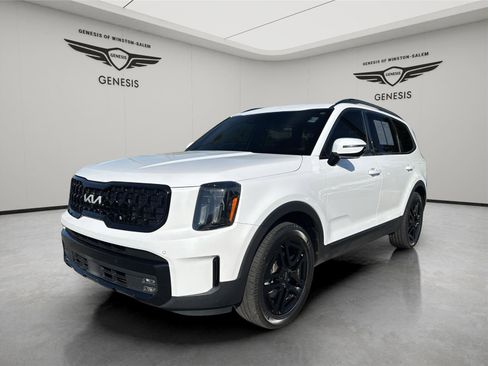 Used 2024 Kia Telluride AWD image 1