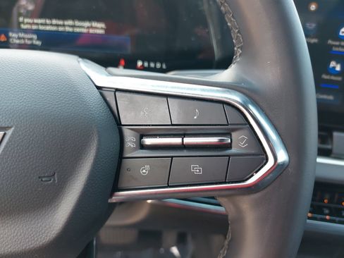 Used 2025 Chevrolet Equinox LT w/ Safety and Technology Package FWD image 17