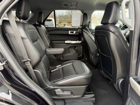 Used 2020 Ford Explorer XLT w/ Equipment Group 202A image 26