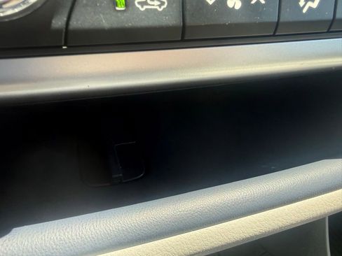 Used 2019 Toyota Highlander XLE AWD/4WD image 22