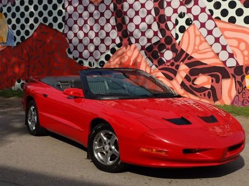 Used 1997 Pontiac Firebird Formula w/ Opt Pkg image 2