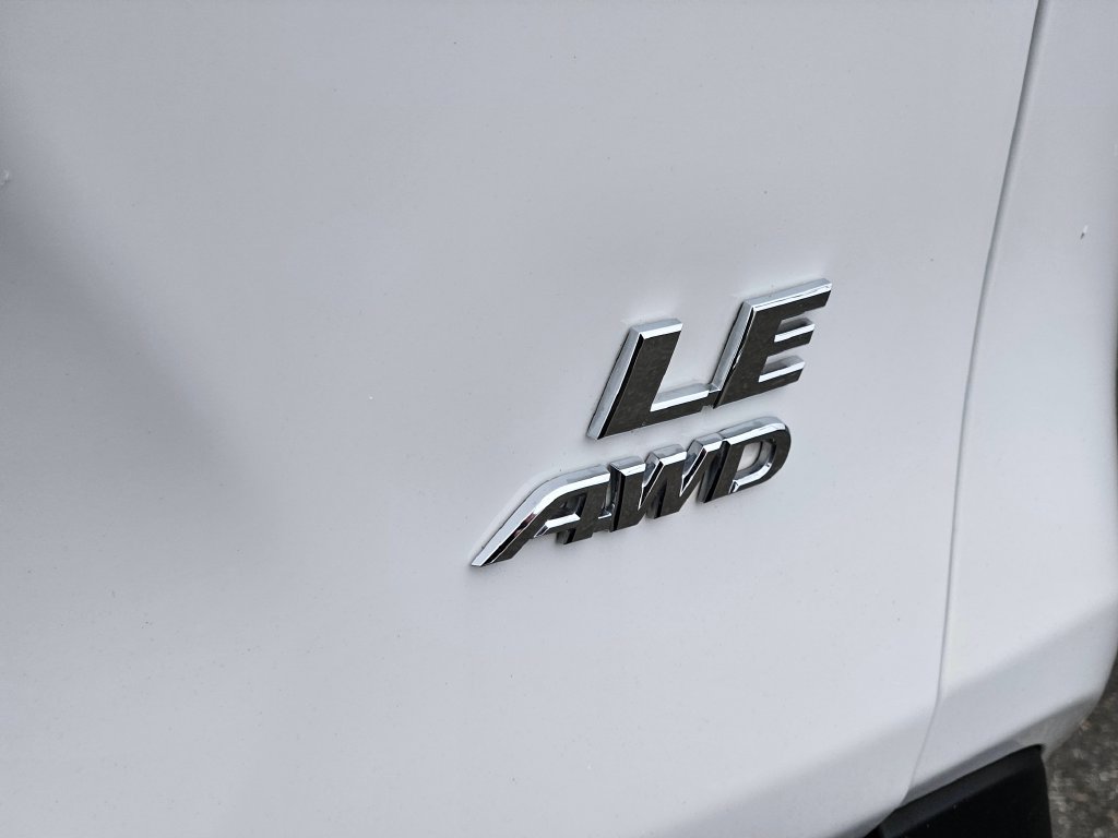 Used 2025 Toyota RAV4 LE AWD/4WD image 11