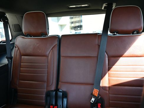 Used 2023 GMC Yukon Denali Ultimate AWD/4WD image 9