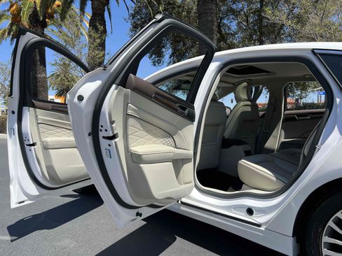 Used 2017 Ford Fusion Energi Platinum FWD image 40